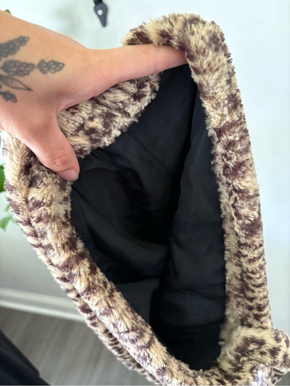 Leopard Print Faux Fur Shoulder Bag - Brown - Picture 2 of 2